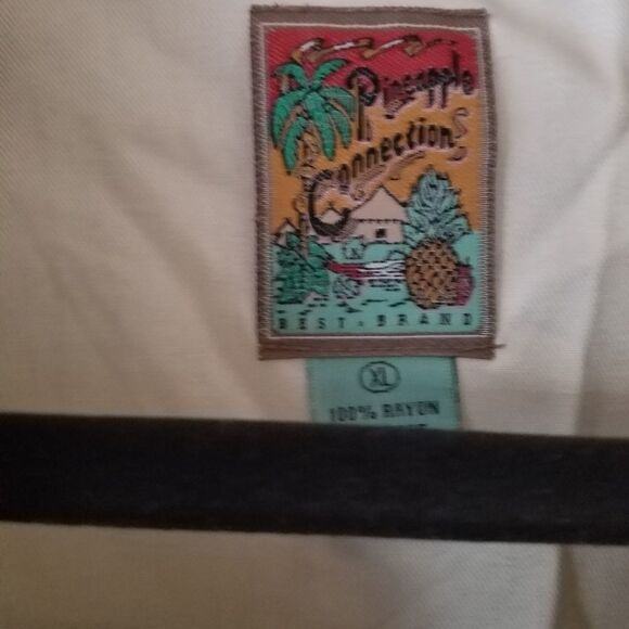 Pineapple Connections Men's Casual Button Down Short Sleeve Hawaiian Shirt XL - Picture 5 of 5